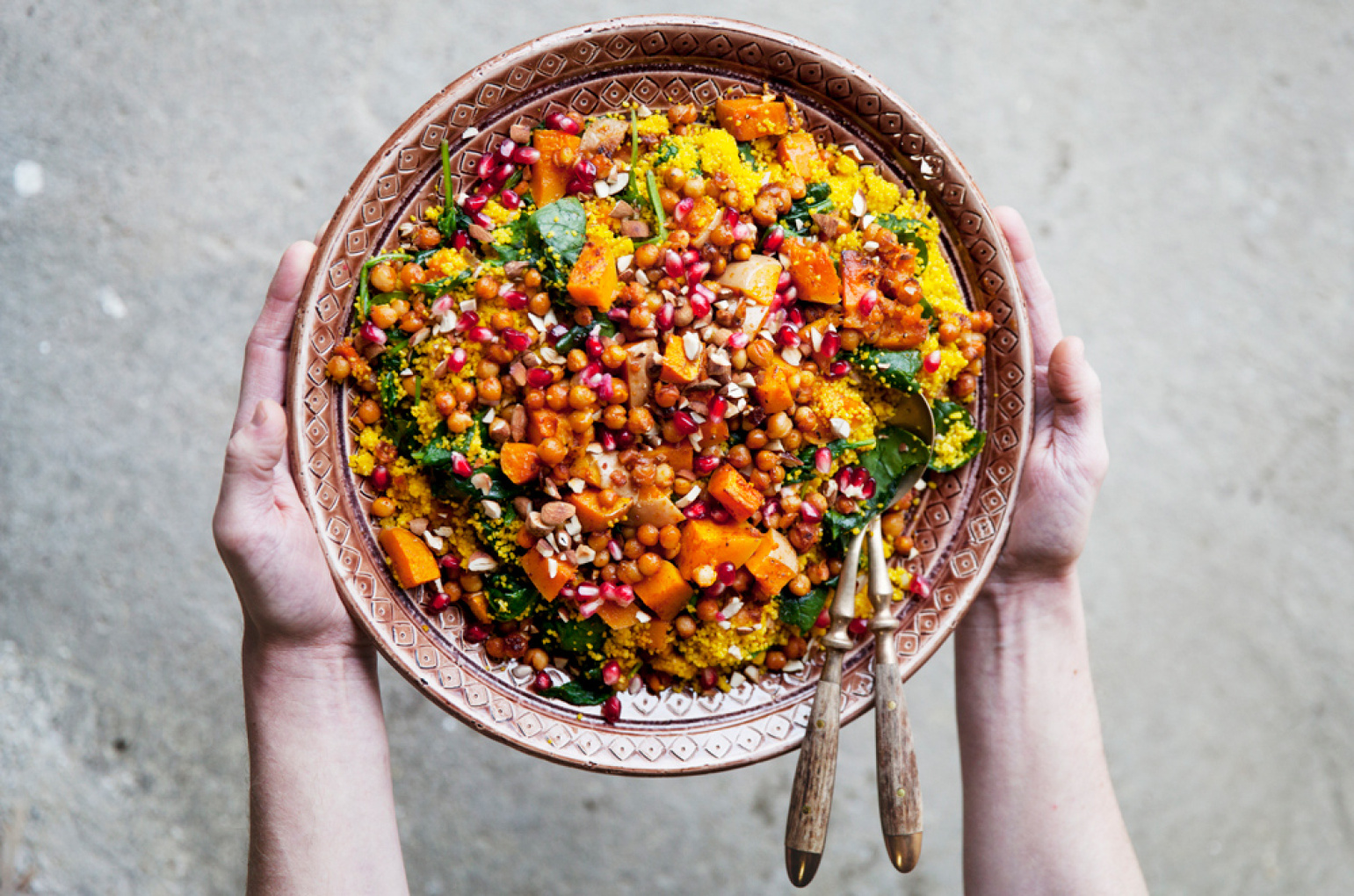 Gyldengul safrancouscous - en fargeklatt på påskebordet