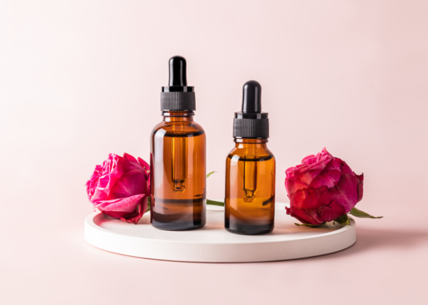 DIY-oppskrift – Luksuriøst rosenserum for silkemyk hud & naturlig glød