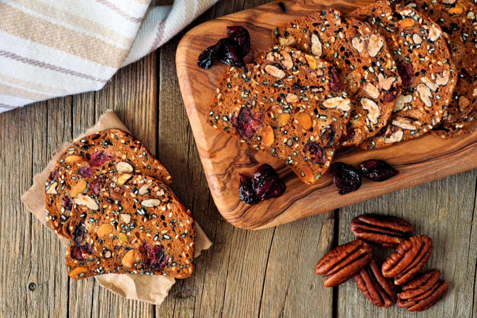 Frøknekkebrød med tranebær og julekrydder - et sprøtt innslag på årets julebord