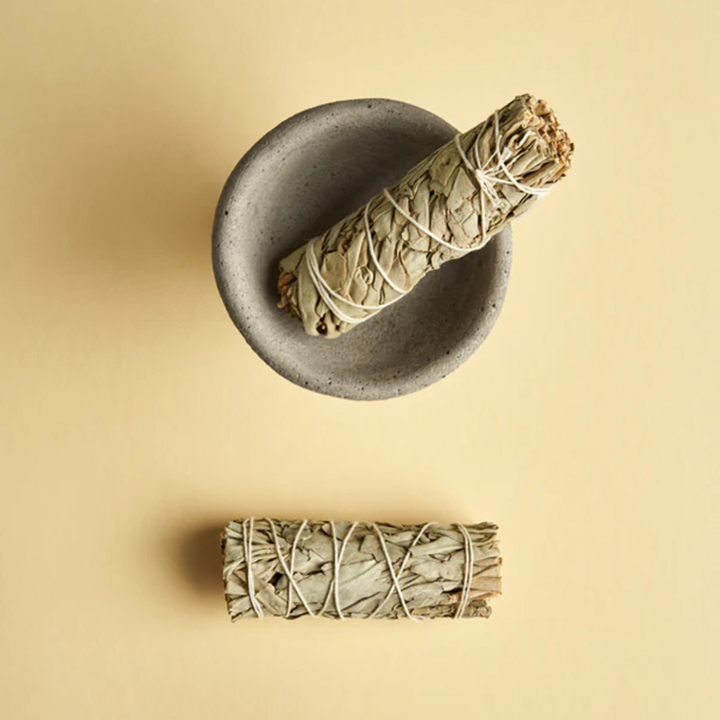 Salvia Smudge Stick i gruppen Hjem & Sjel / Ritual & Seremoni / Røkelse, Llys og Dufter hos Rawfoodshop Scandinavia AB (SKU-745)