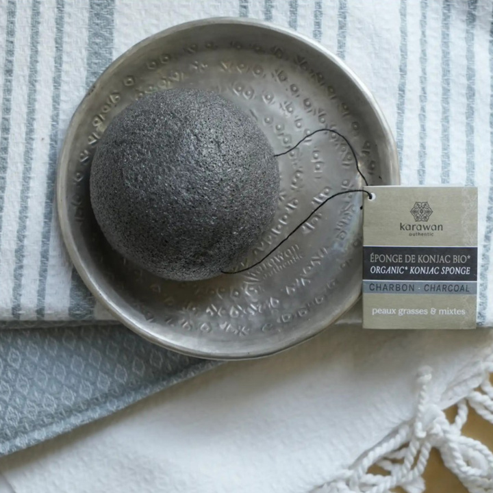 ØKO Konjac Sopp med bambuskull i gruppen Hud & Kropp / Ansikte / Svamper hos Rawfoodshop Scandinavia AB (KKONJCH-V-IN10)