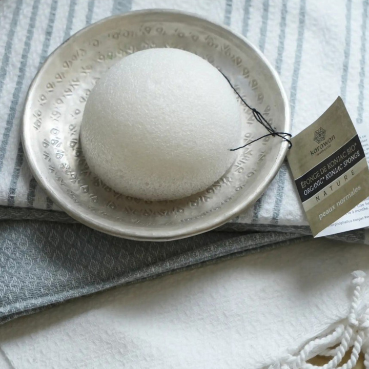 ØKO Konjac Sopp Naturlig i gruppen Hud & Kropp / Ansikte / Svamper hos Rawfoodshop Scandinavia AB (KKONJN-B-IN10)