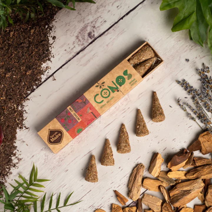 Røkelseskoner Patchouli & Palo Santo 8stk i gruppen Hjem & Sjel / Stemning & duft / Røkelse hos Rawfoodshop Scandinavia AB (SKU-517)